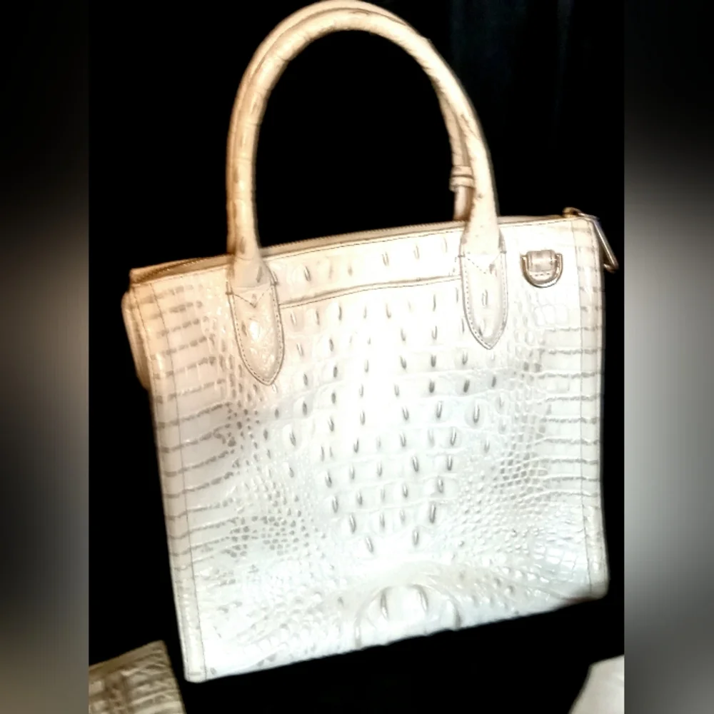 NWOT Brahmin Caroline Leather Hand Bag With Credit Card Wallet😍